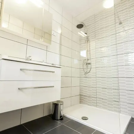 Comfortable In * פולה