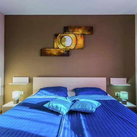 Comfortable In * Pula